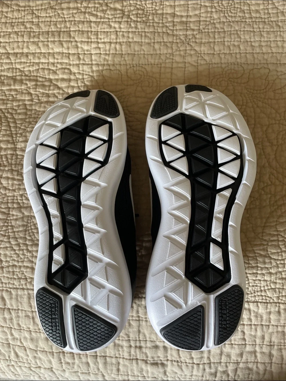 Nike womens flex running sneakers